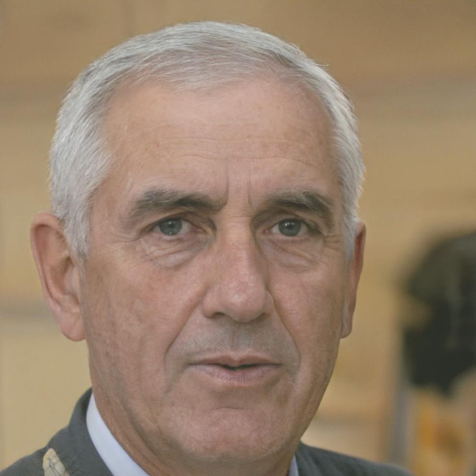 Retrato profesional de Aurelio Mendizábal, especialista en análisis de mercados